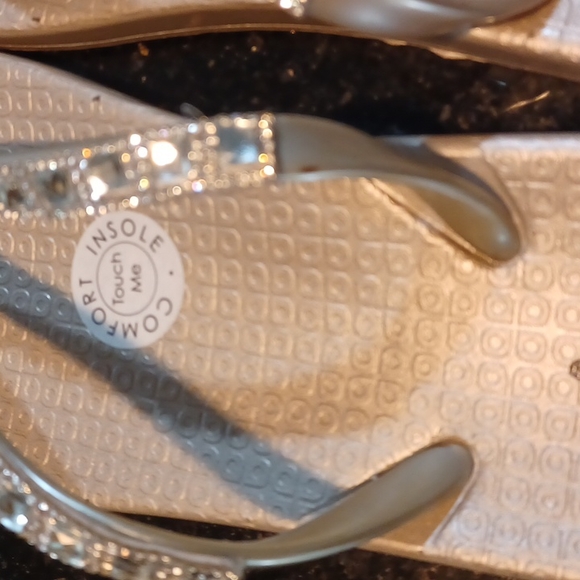 Capelli New York Rhinestone Flip Flop Sandals NEW - Picture 4 of 9